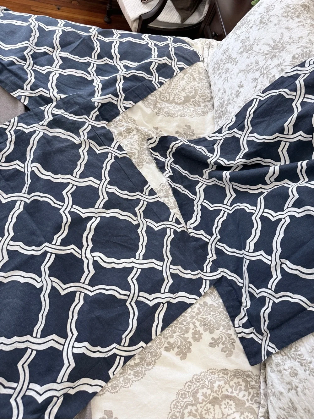 Pottery Barn Kendra Trellis King Size Duvet & Matching Shams Navy Blue White